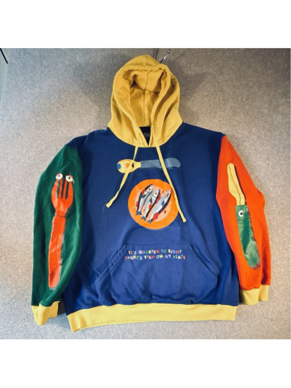 Don't Hug Me I'm Scared Character Utensils Hoodie Sweatshirt Men’s M Colorblock
